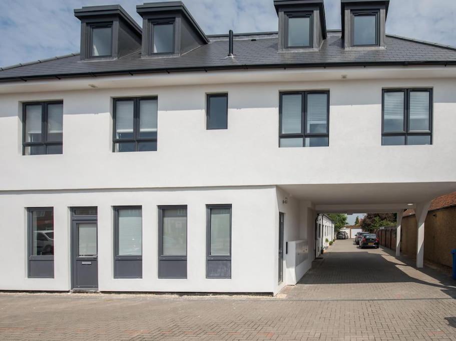 Entr - Modern Apartments In Windsor Exterior foto